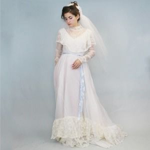 Vintage 80s Victorian Lace A-line Wedding Dress